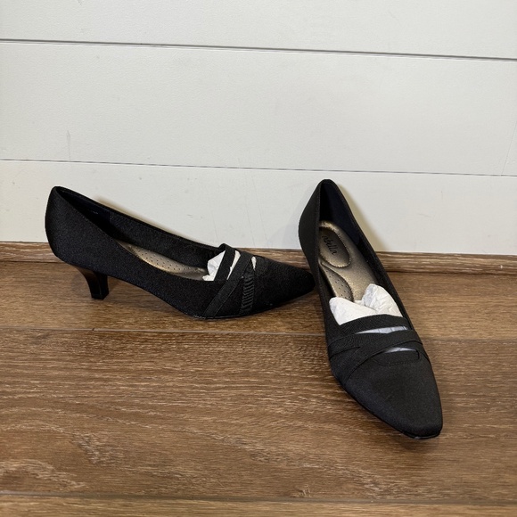 Abella Women's Suede Strappy Low Heeled Dress Shoes, Size 10, EUC, Blac - Picture 1 of 9